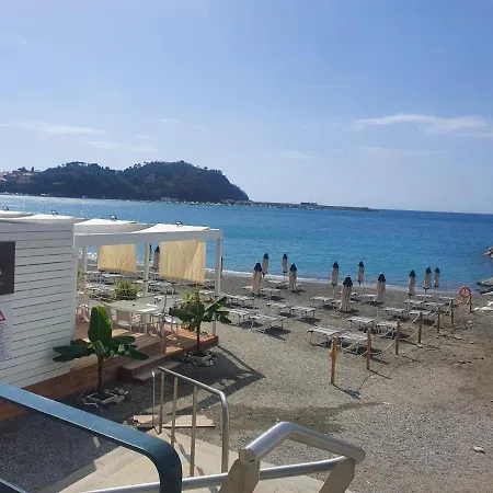 Sestri Executive 2 Bedroom&huge Terrace דירה